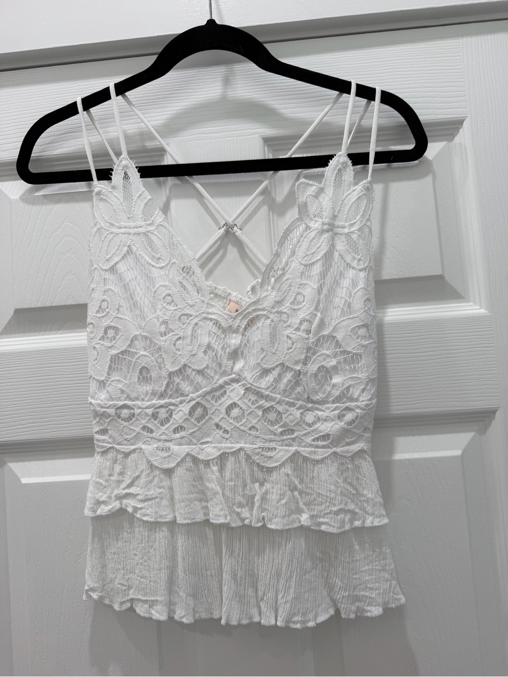 miami White Lace Tiered Strapless-Style Cami